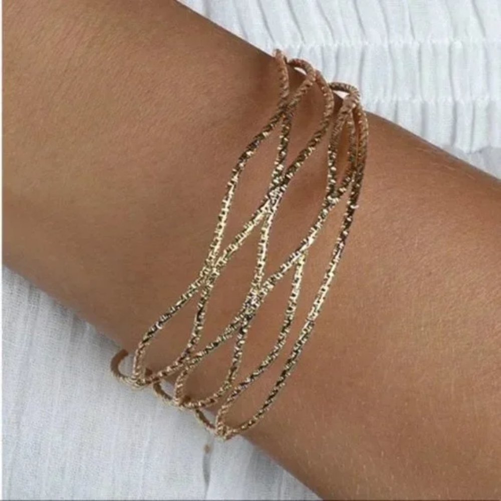 WAVY TEXTURED METALLIC BRACELET